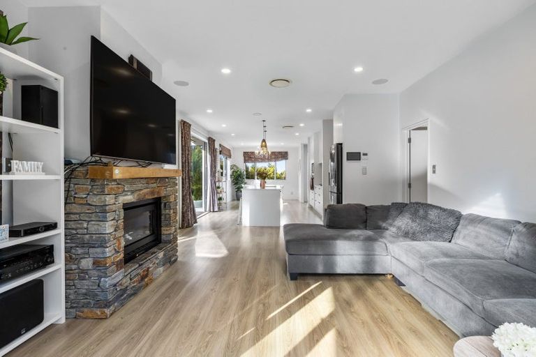 Photo of property in 8 Somerset Place, Stanmore Bay, Whangaparaoa, 0932