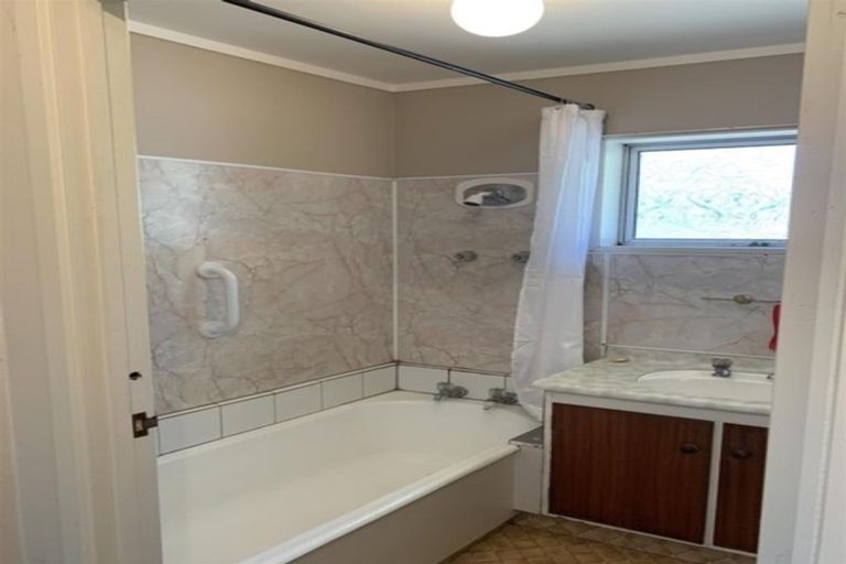 Photo of property in 1/17 Ballater Place, Highland Park, Auckland, 2010