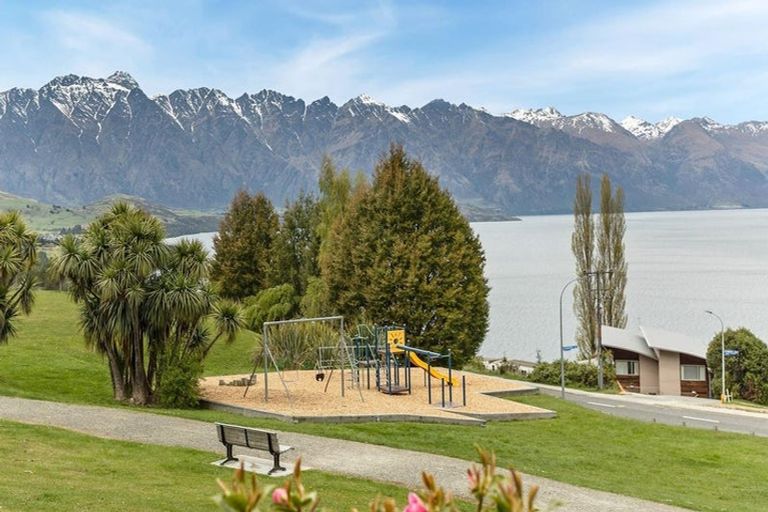 Photo of property in Alpine Meadows Apartments, 135f Fernhill Road, Fernhill, Queenstown, 9300