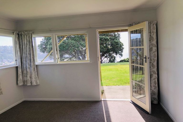 Photo of property in 1009 Whangaparaoa Road, Tindalls Beach, Whangaparaoa, 0930