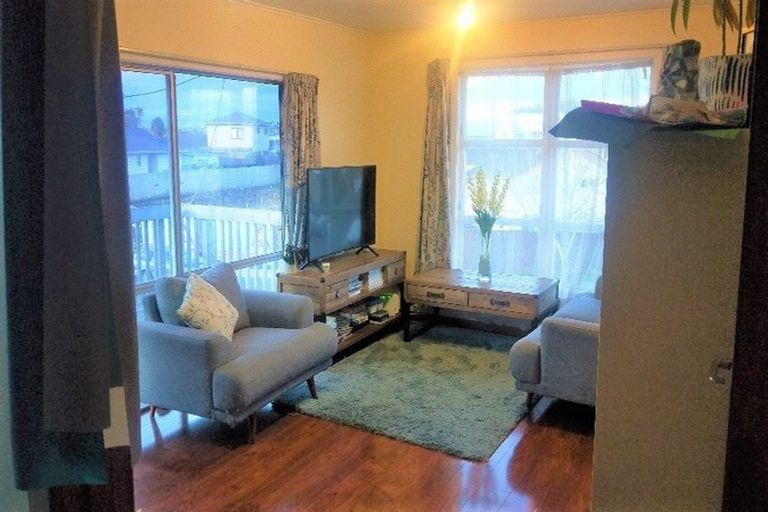 Photo of property in 30 Megan Avenue, Pakuranga Heights, Auckland, 2010