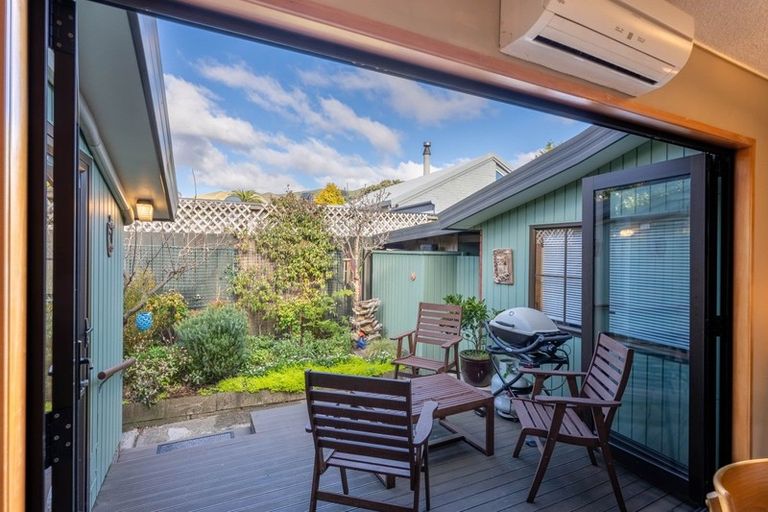 Photo of property in 11 Fleetwood Grove, Waikanae, 5036