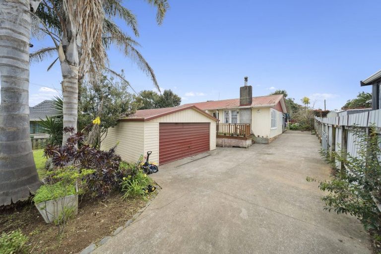 Photo of property in 4 Grande Vue Road, Papatoetoe, Auckland, 2025
