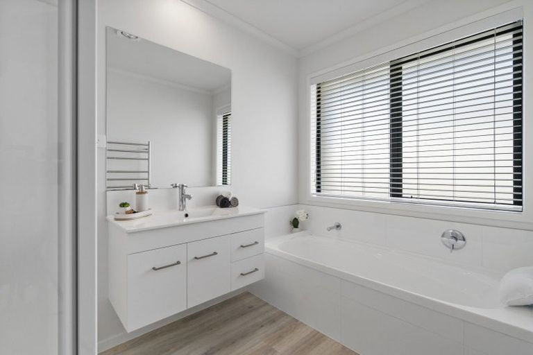 Photo of property in 110 Whakaturou Crescent, Pyes Pa, Tauranga, 3112