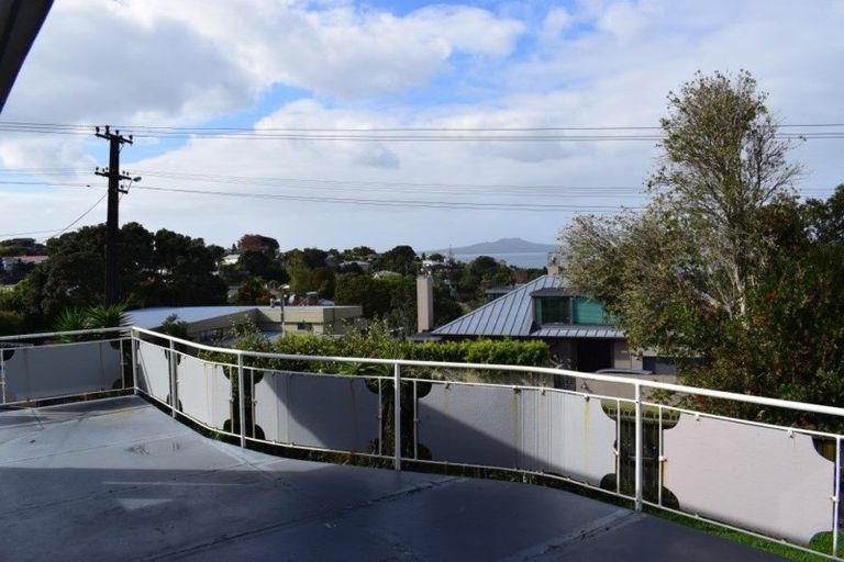 Photo of property in 68 Lyons Avenue, Murrays Bay, Auckland, 0630