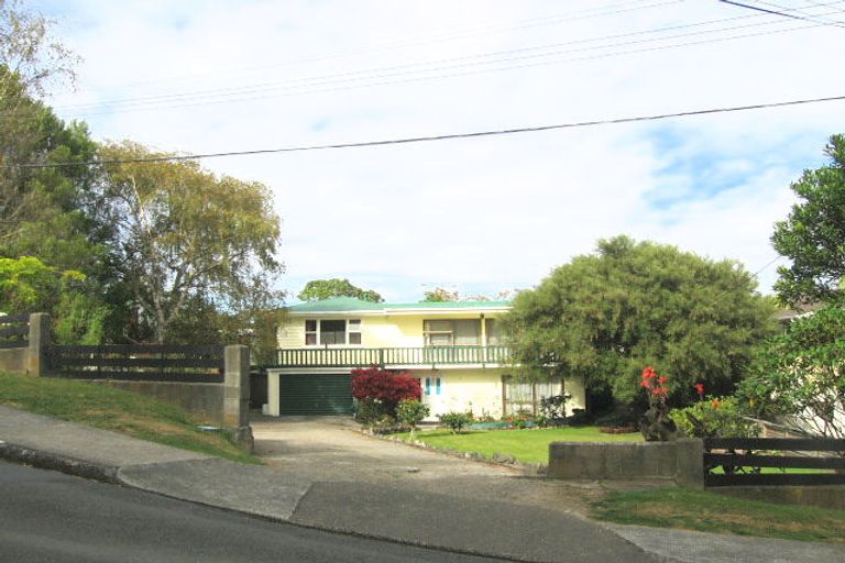 Photo of property in 6 Vista Crescent, Maoribank, Upper Hutt, 5018