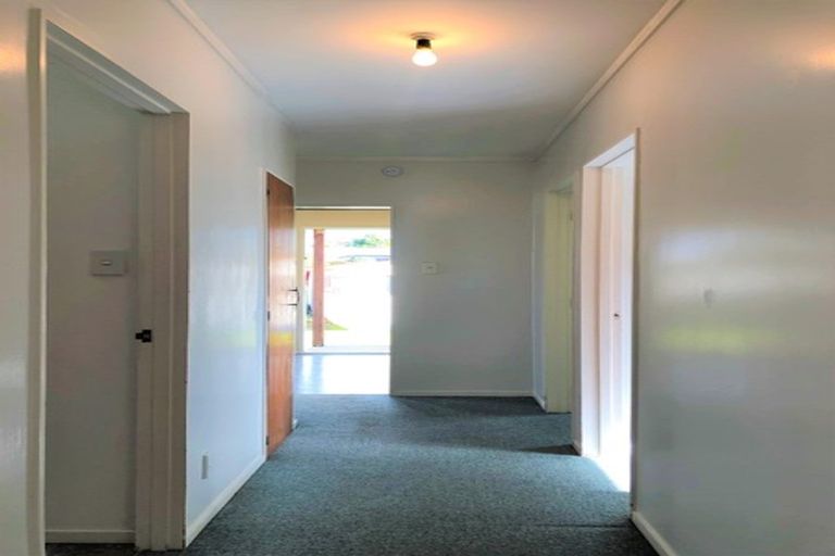 Photo of property in 42 Durham Street, Te Atatu Peninsula, Auckland, 0610