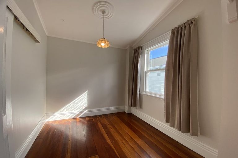 Photo of property in 32 Mckinley Crescent, Brooklyn, Wellington, 6021