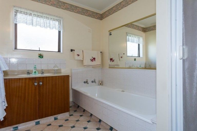 Photo of property in 47 Durham Drive, Havelock North, 4130