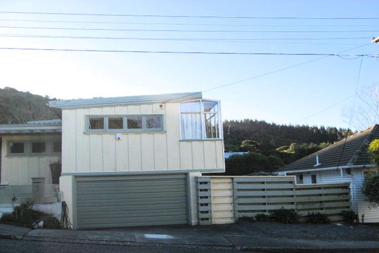 Photo of property in 5 Waikare Street, Karori, Wellington, 6012