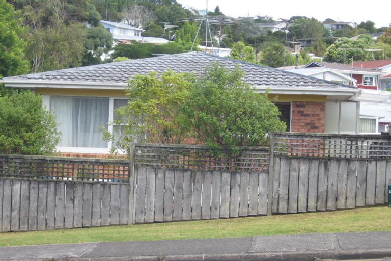 Photo of property in 1/49 Bentley Avenue, Glenfield, Auckland, 0629