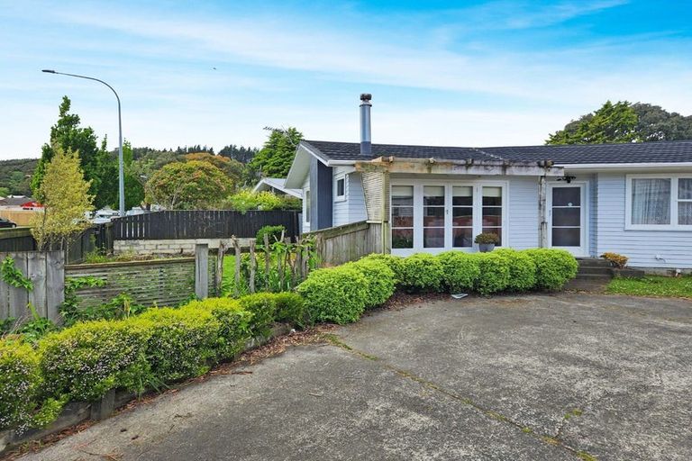 Photo of property in 54 Parkway, Wainuiomata, Lower Hutt, 5014