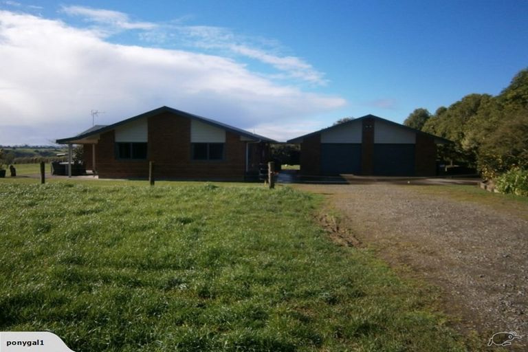 Photo of property in 581 Waitara Road, Huirangi, New Plymouth, 4373