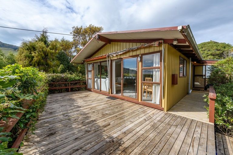 Photo of property in 1 Holmes Bay Road, Pigeon Bay, 7583