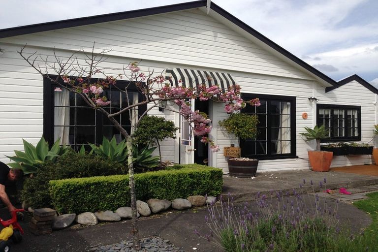 Photo of property in 27 Rauparaha Street, Waikanae Beach, Waikanae, 5036