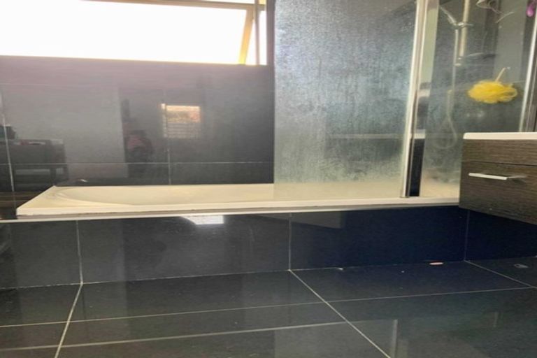 Photo of property in 317 Shakespeare Street, Leamington, Cambridge, 3432