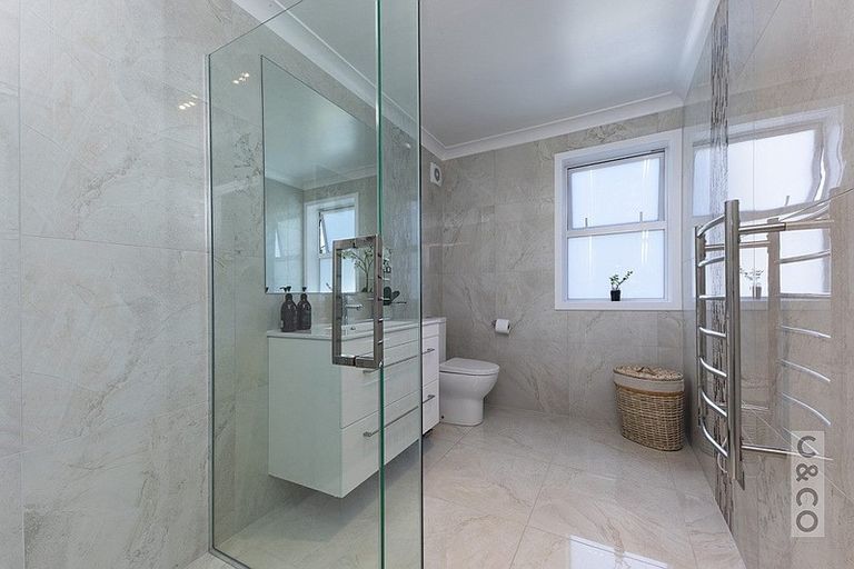 Photo of property in 2 Tauwaka Crescent, Riverhead, 0820