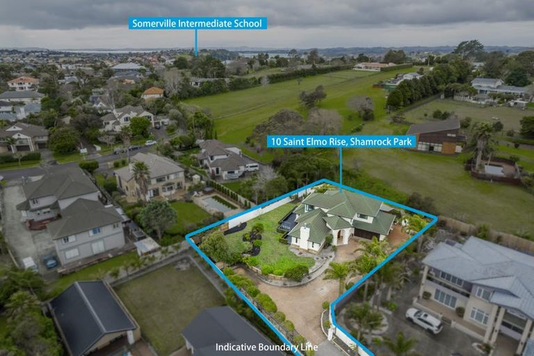 Photo of property in 10 St Elmo Rise, Shamrock Park, Auckland, 2016