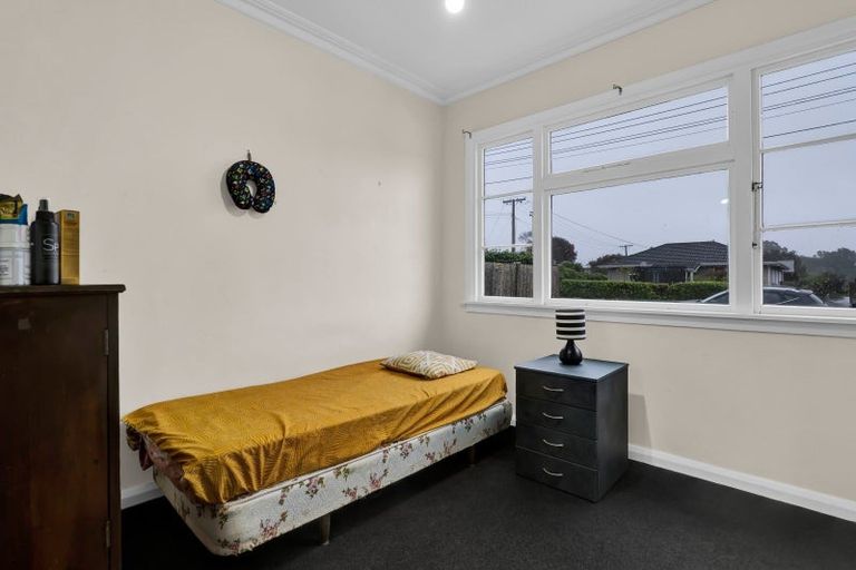 Photo of property in 15a Queens Road, Glen Avon, New Plymouth, 4312
