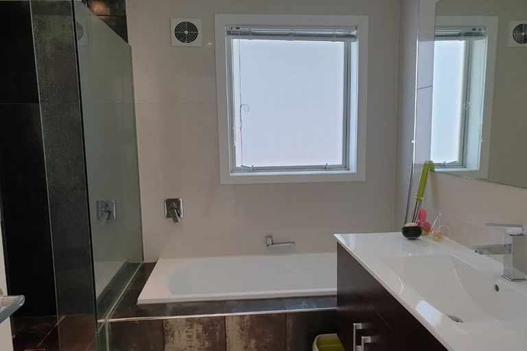 Photo of property in 72 Churchill Road, Murrays Bay, Auckland, 0630