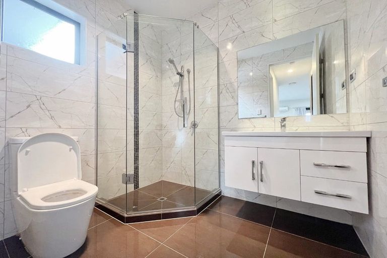 Photo of property in 115e Sturges Road, Henderson, Auckland, 0612