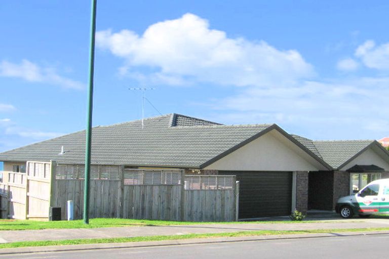 Photo of property in 26 Roberta Crescent, Orewa, 0931