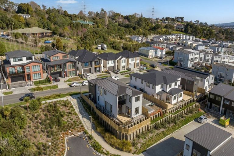 Photo of property in 12 Elevation Street, Flat Bush, Auckland, 2019