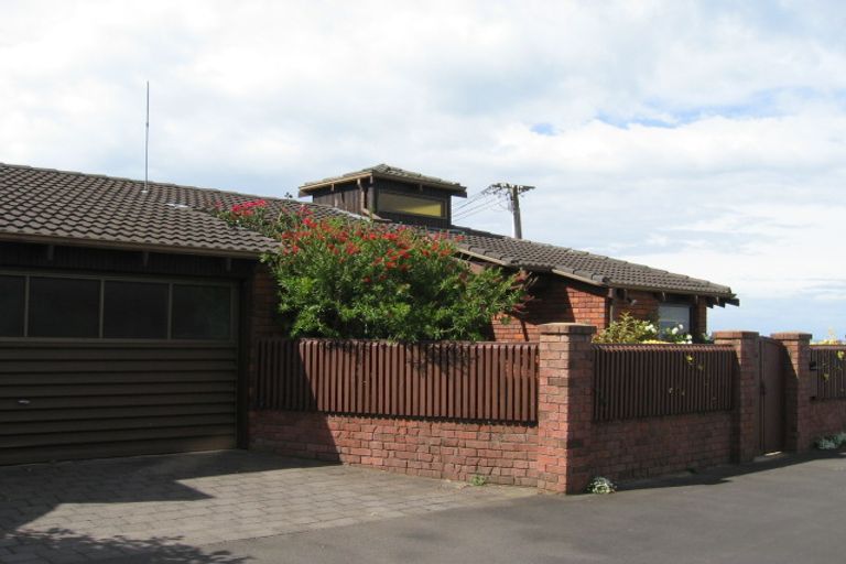 Photo of property in 1/28 Manly Esplanade, Browns Bay, Auckland, 0630