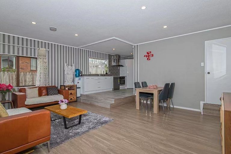 Photo of property in 8 De Quincey Terrace, Highland Park, Auckland, 2010