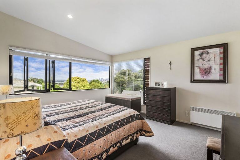 Photo of property in 3/71 Pupuke Road, Northcote, Auckland, 0627
