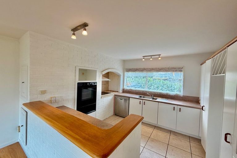 Photo of property in 2/48 Mayfair Crescent, Mairangi Bay, Auckland, 0630