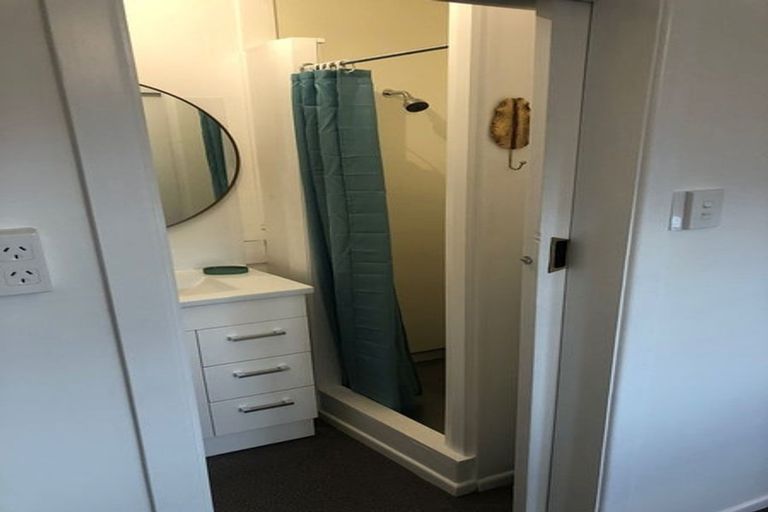 Photo of property in 70 Melbourne Road, Island Bay, Wellington, 6023