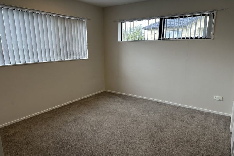 Photo of property in 3b Crystal Avenue, Glendene, Auckland, 0602