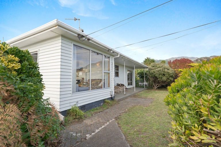 Photo of property in 9 Miriona Grove, Paekakariki, 5034