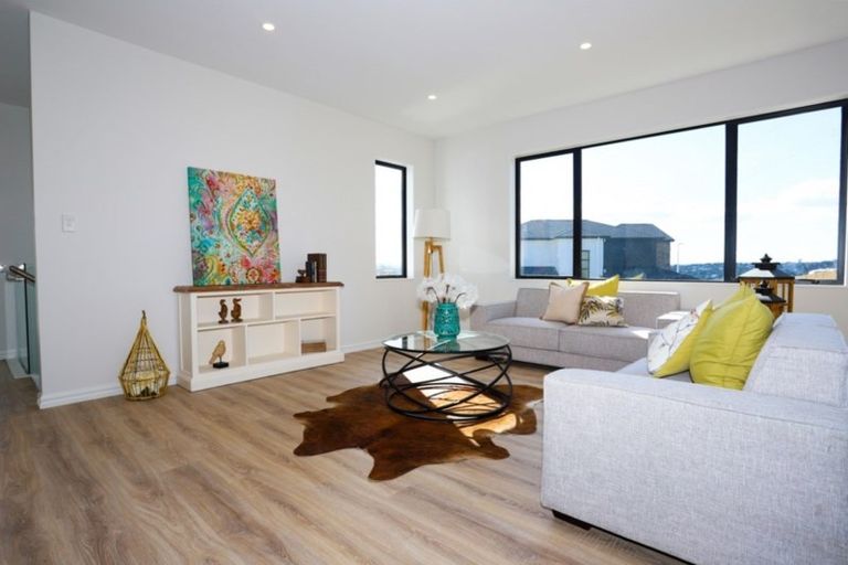 Photo of property in 21 Merv Clarke Lane, Massey, Auckland, 0614