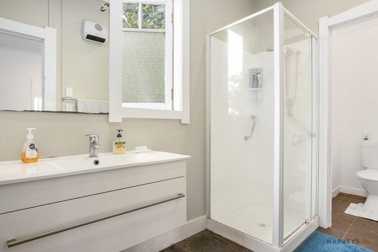 Photo of property in 33 Clayburn Road, Glen Eden, Auckland, 0602