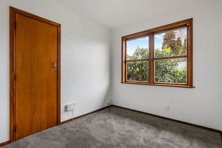 Photo of property in 1/34 Sunset Road, Unsworth Heights, Auckland, 0632