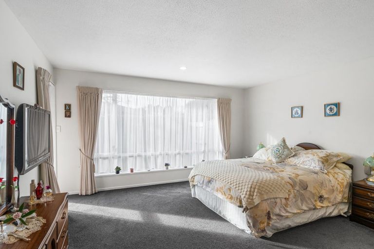 Photo of property in 18 Claverley Gardens, Avonhead, Christchurch, 8042