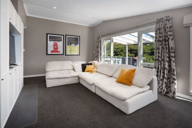 Photo of property in 9 Pukerua Beach Road, Pukerua Bay, 5026