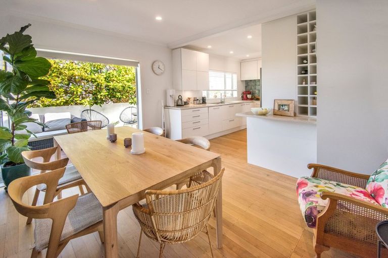 Photo of property in 2/41 Merani Street, Narrow Neck, Auckland, 0622