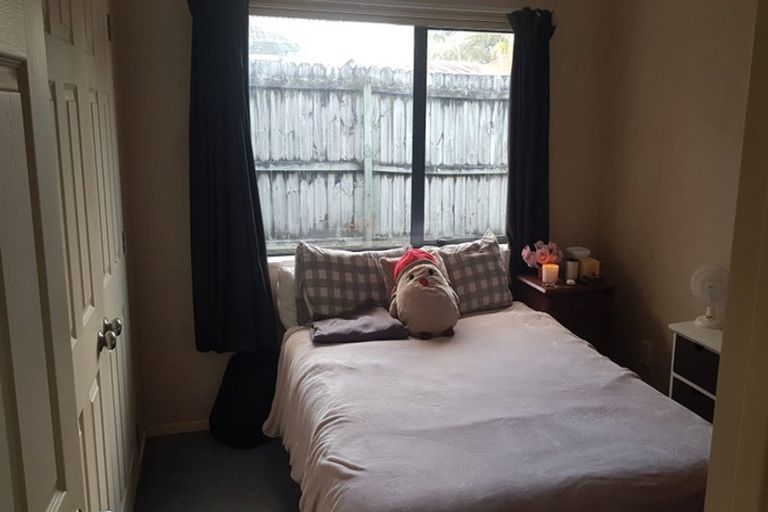 Photo of property in 3 Boderg Way, East Tamaki, Auckland, 2016