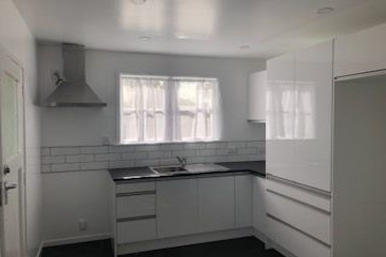 Photo of property in 7 Kotuku Street, Te Atatu Peninsula, Auckland, 0610