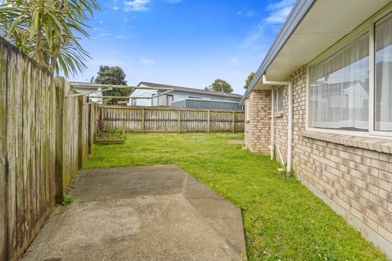 Photo of property in 2/14 Bellville Drive, Clendon Park, Auckland, 2103