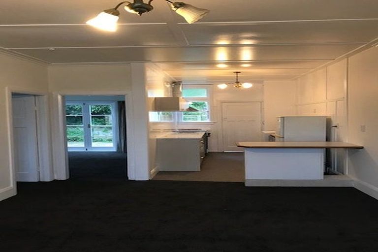 Photo of property in 46 Queens Drive, Lyall Bay, Wellington, 6022