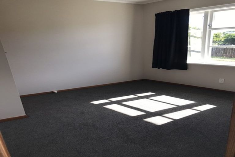 Photo of property in 88 Ruskin Road, Newlands, Wellington, 6037