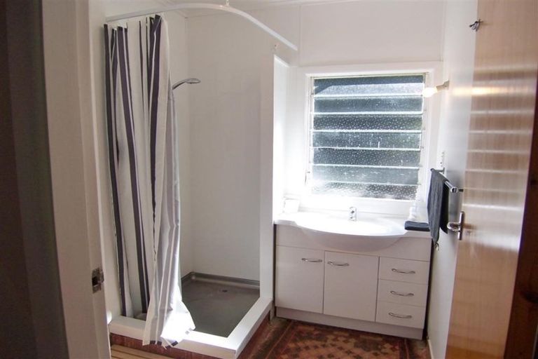 Photo of property in 1 Groves Road, Raumati Beach, Paraparaumu, 5032