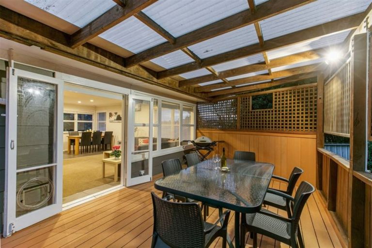 Photo of property in 2/32a Sunnynook Road, Sunnynook, Auckland, 0620