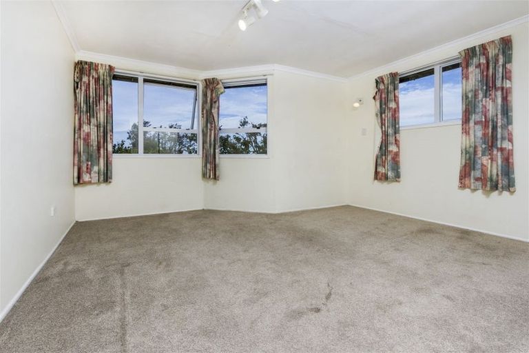 Photo of property in 70 Chivalry Road, Glenfield, Auckland, 0629