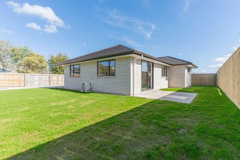 Photo of property in 37 Rhodes Street, Carterton, 5713