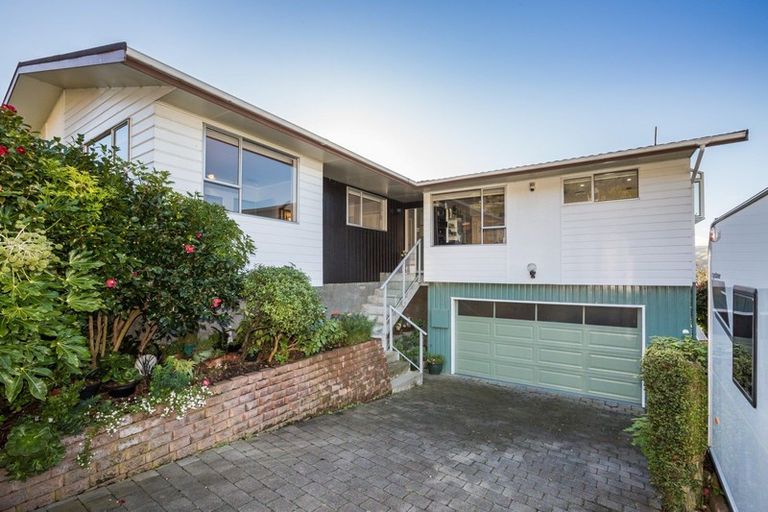 Photo of property in 28 Leeward Drive, Whitby, Porirua, 5024